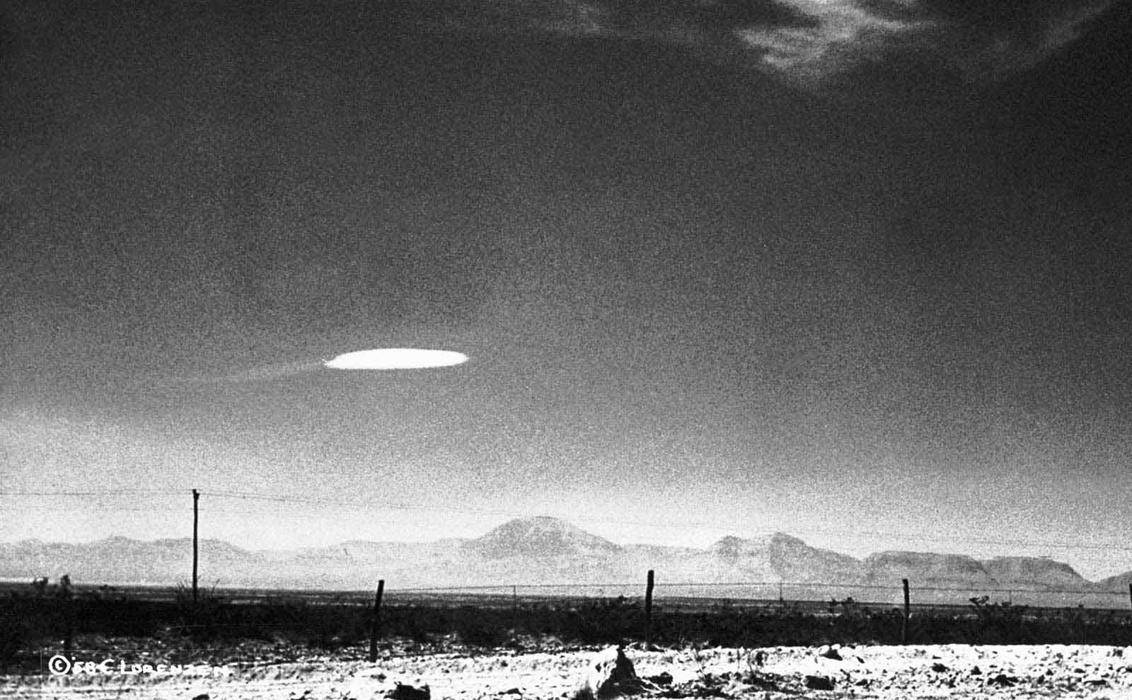 Holloman UFO Photograph